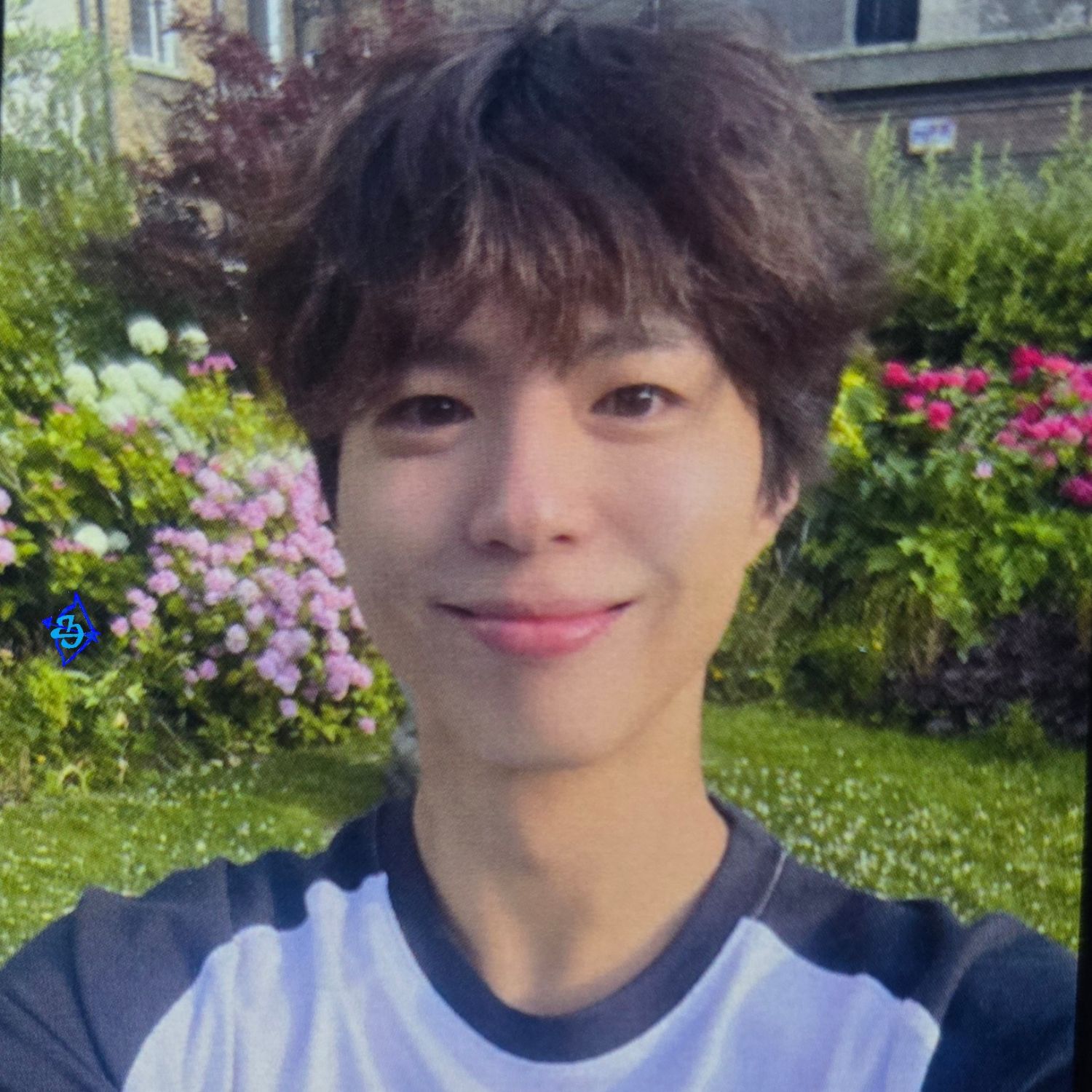 A moment captured by a fan of Park Bogum