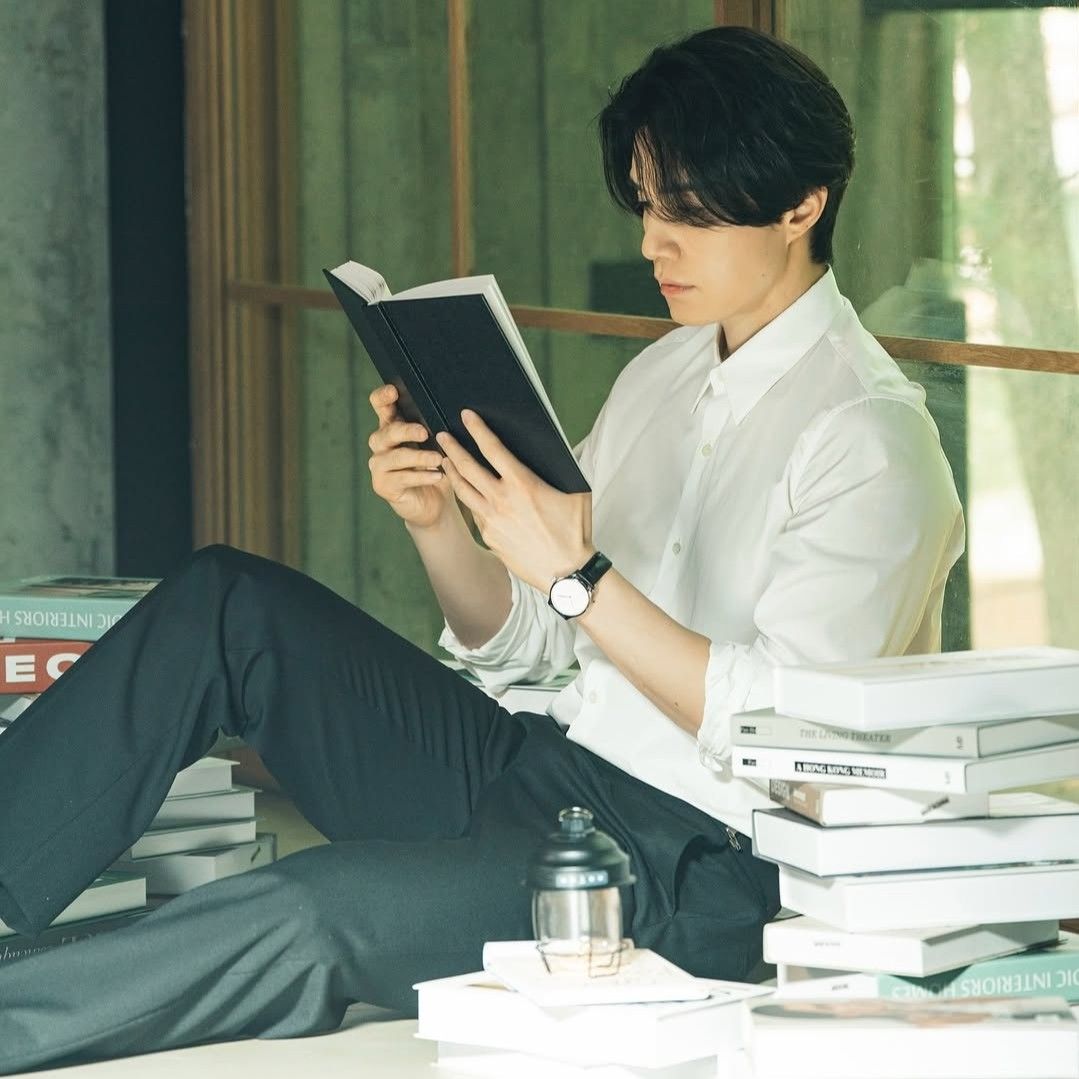 A moment captured by a fan of Lee Dongwook