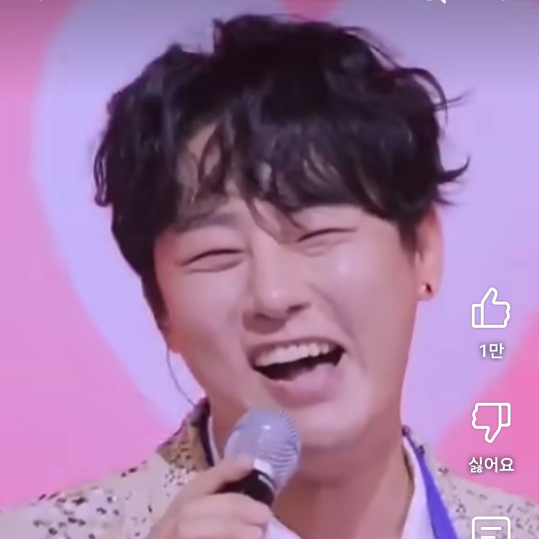 Behind-the-scenes cut of Kang Moonkyung