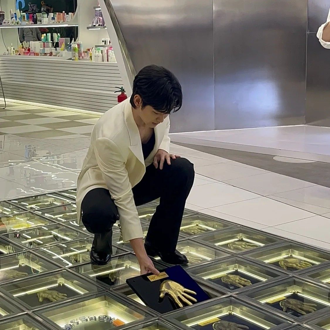 Behind-the-scenes cut of Kim Soohyun