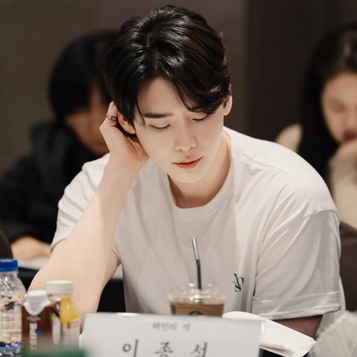 A moment captured by a fan of Lee Jongsuk