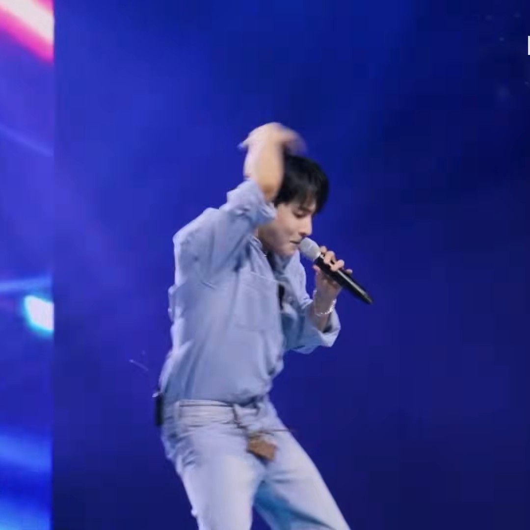 A moment captured by a fan of Seong Ri