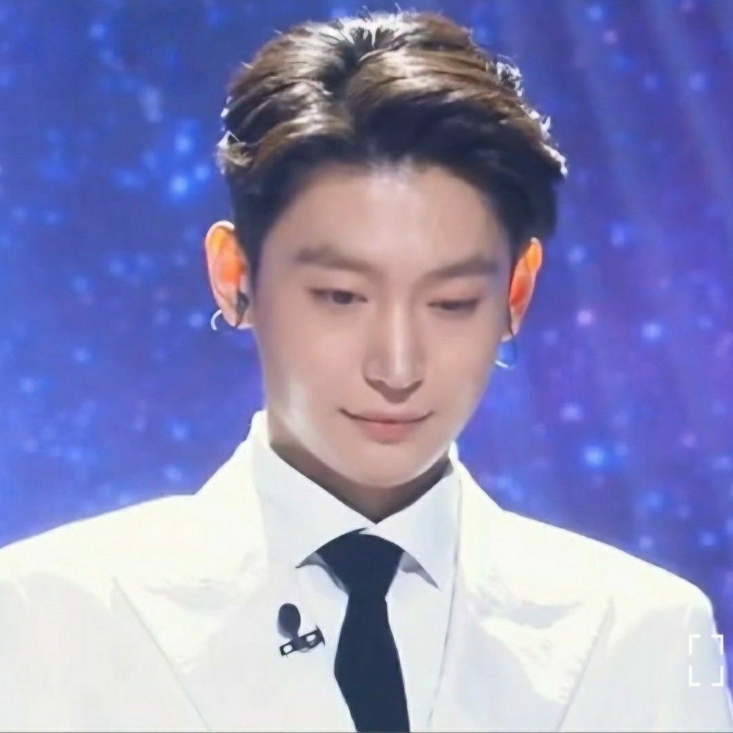 A moment captured by a fan of Kim Yongbin