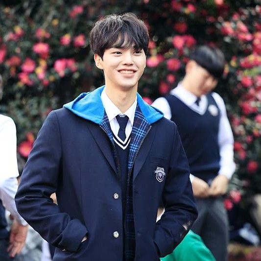 Latest photo of Song Kang