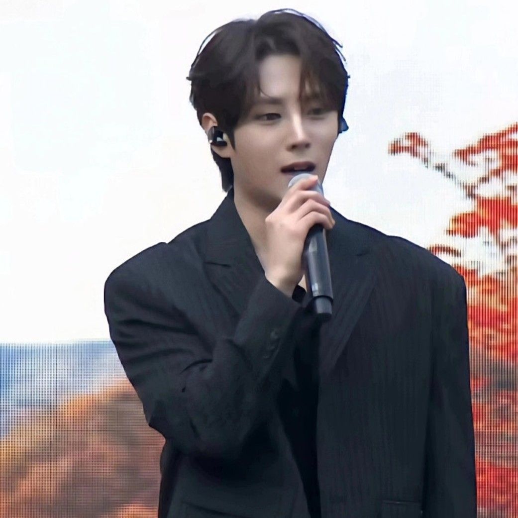 粉絲拍下的金俊賢瞬間