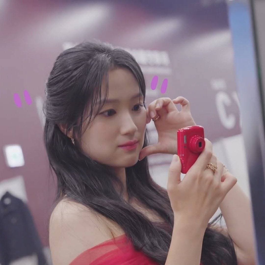 Recent activity shot of Kim Hyeyoon