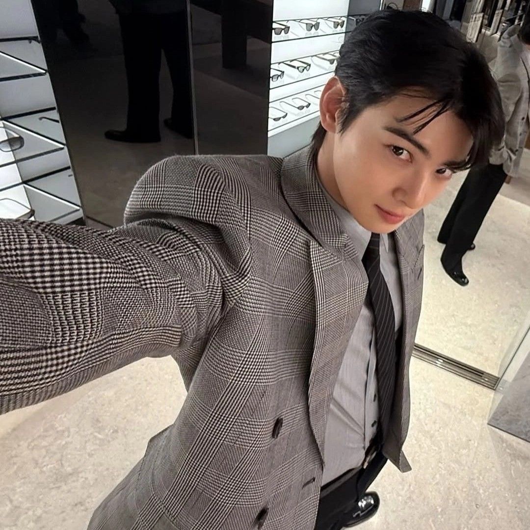 Foto kegiatan terbaru dari Cha Eunwoo