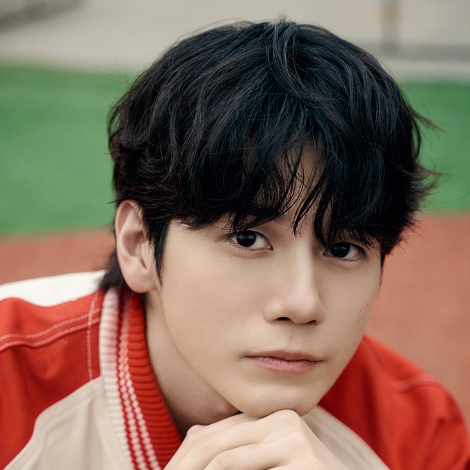 粉丝拍下的邕圣祐瞬间