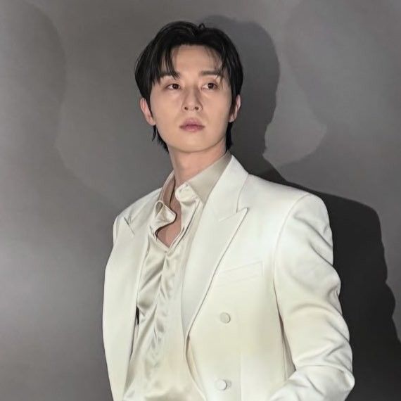 A moment captured by a fan of Park Seojoon