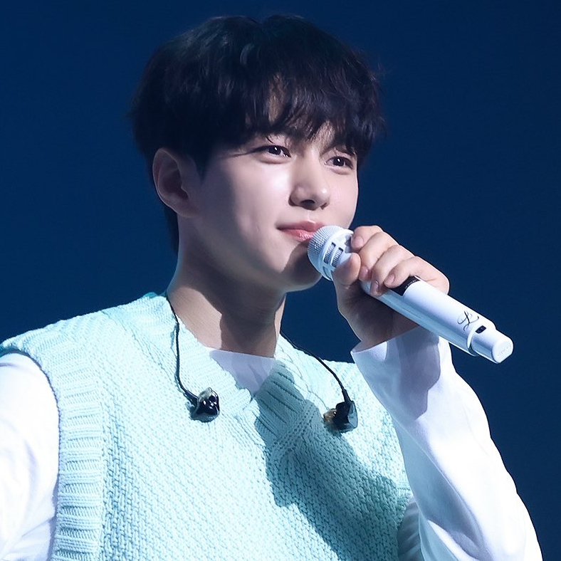 Latest photo of Kim Myungsoo (L)