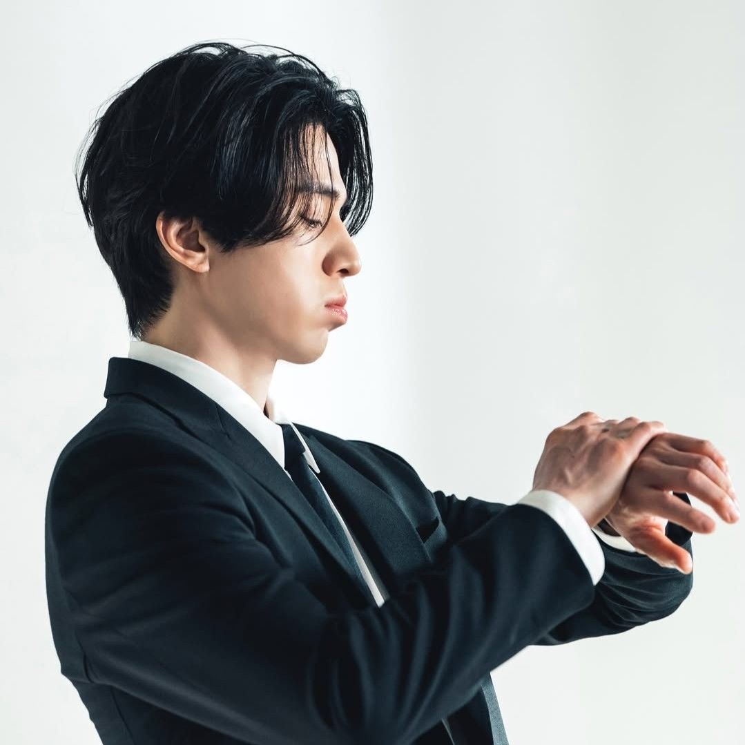 Recent activity shot of Lee Dongwook