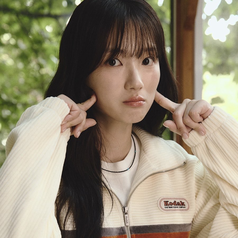 Behind-the-scenes cut of Kim Hyeyoon
