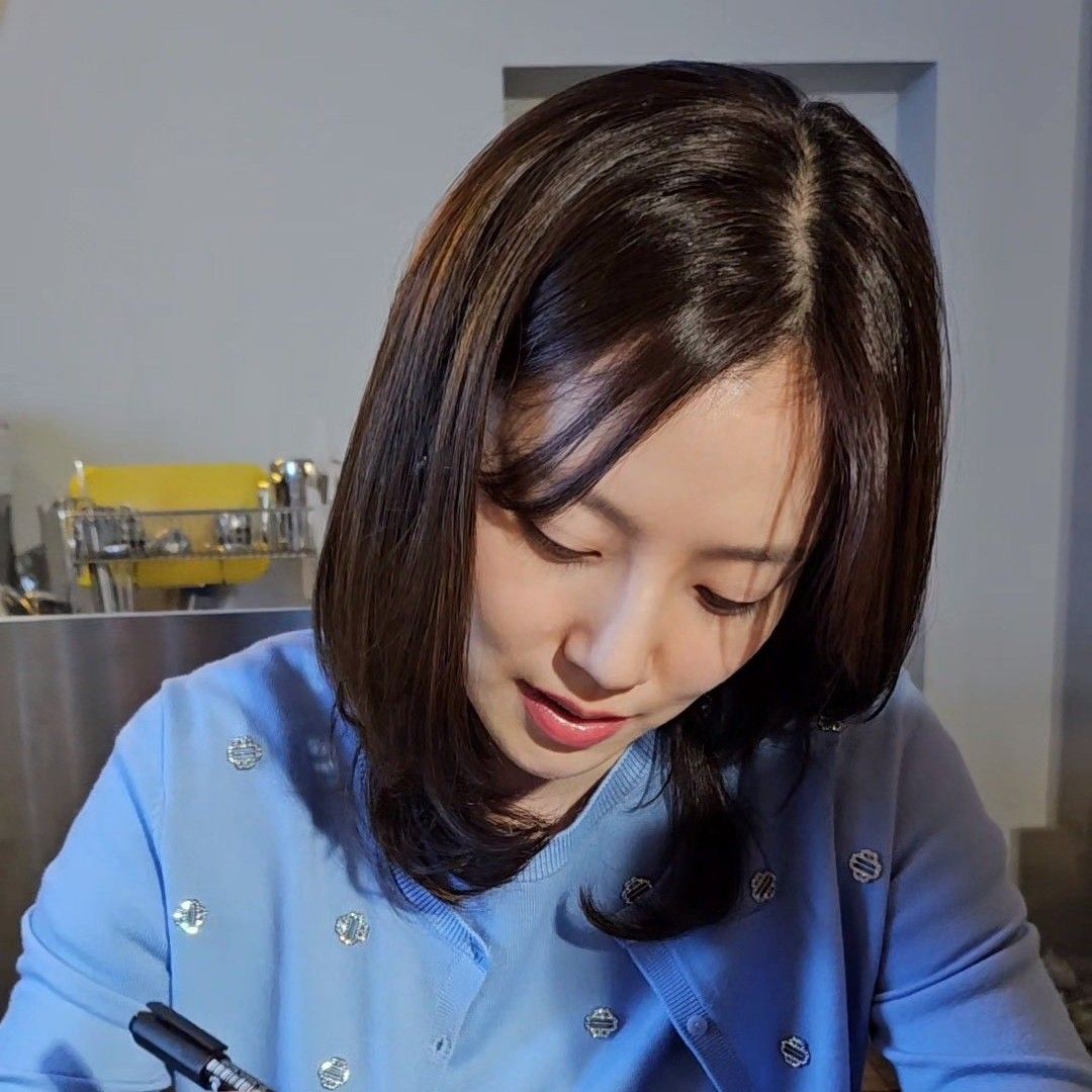 Behind-the-scenes cut of Moon Chaewon