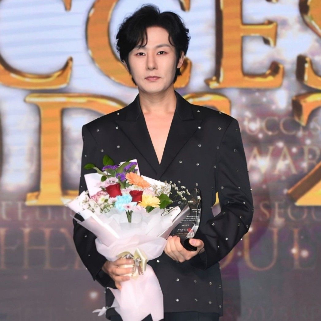 오늘 가장 핫한 셀럽 커뮤니티 피드