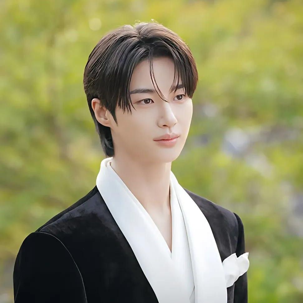 Behind-the-scenes cut of Byeon Wooseok