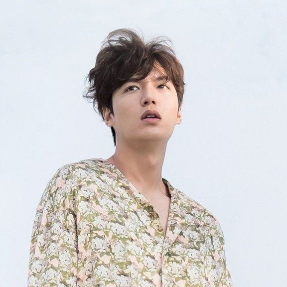 粉絲拍下的李敏鎬瞬間