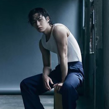 A moment captured by a fan of Lee Jaewook