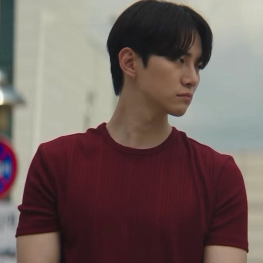 イ・ジュノの最近の活動ショット