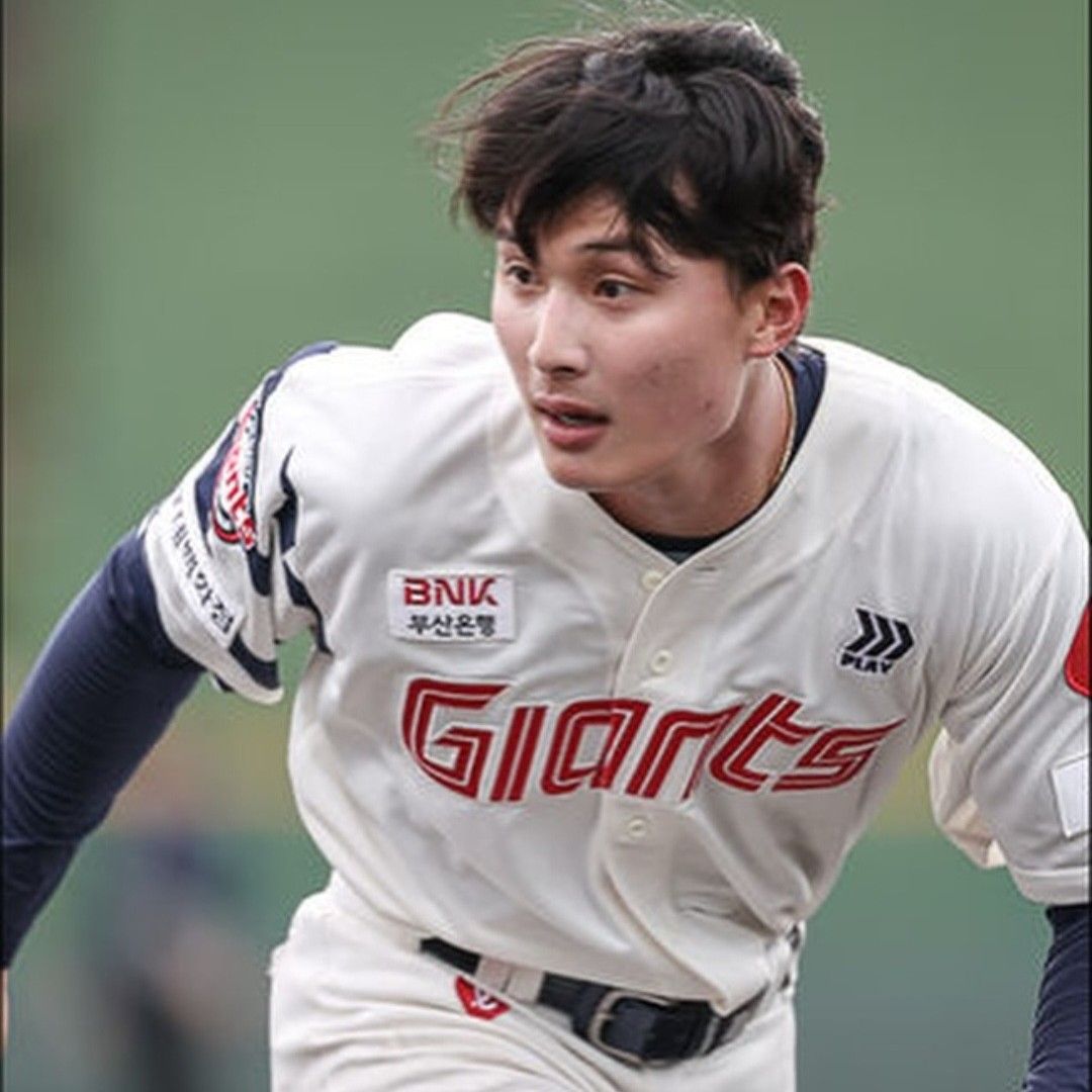 Behind-the-scenes cut of Yoon Donghee