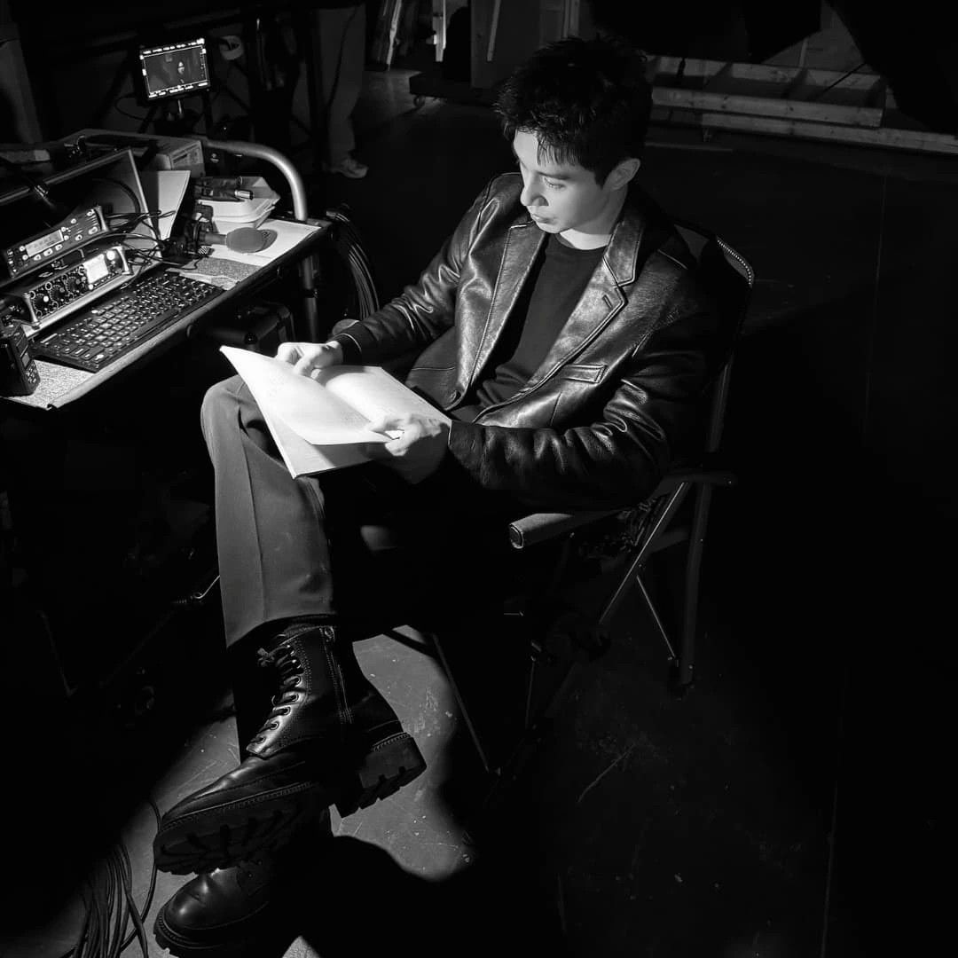 Behind-the-scenes cut of Lee Dongwook