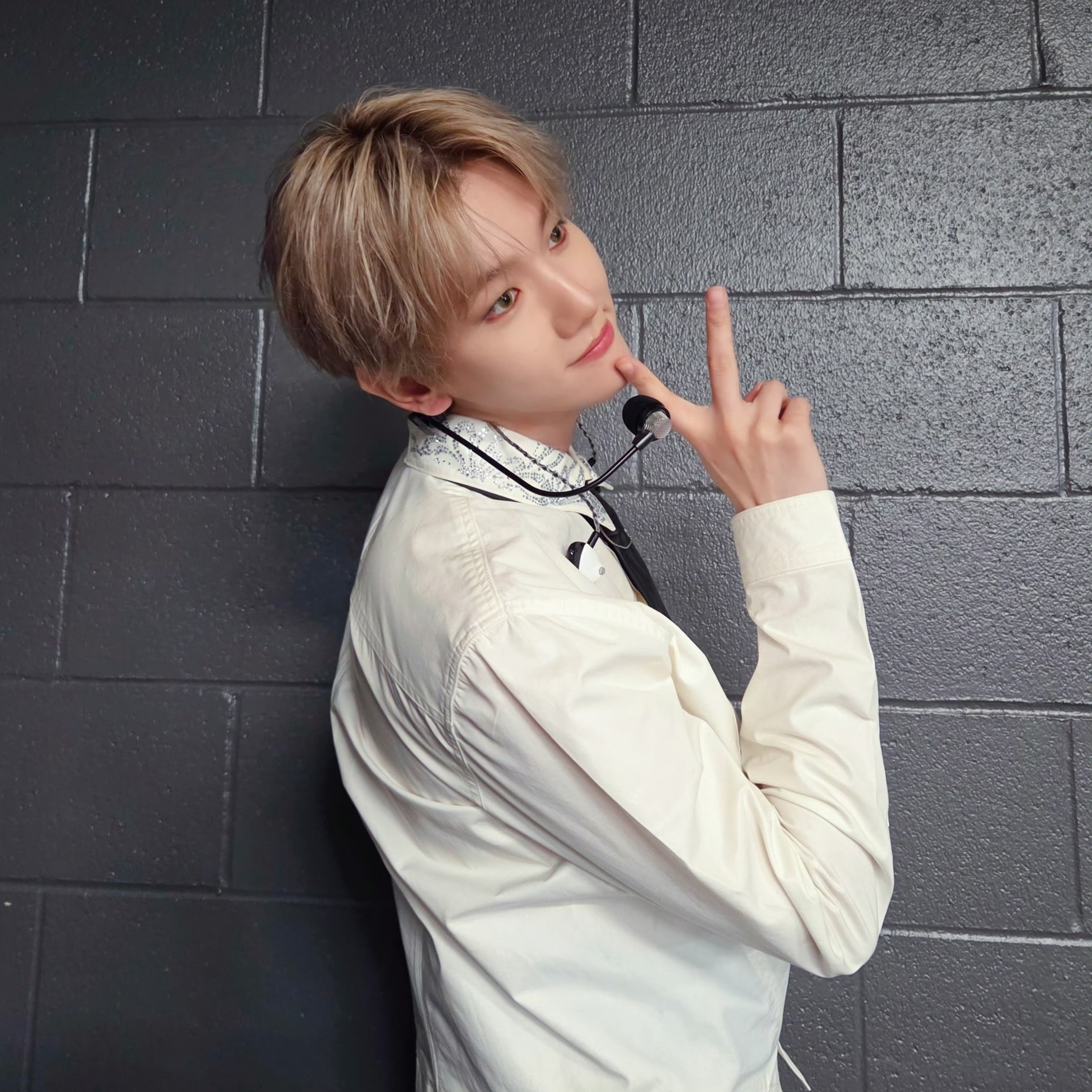 Behind-the-scenes cut of Baekhyun