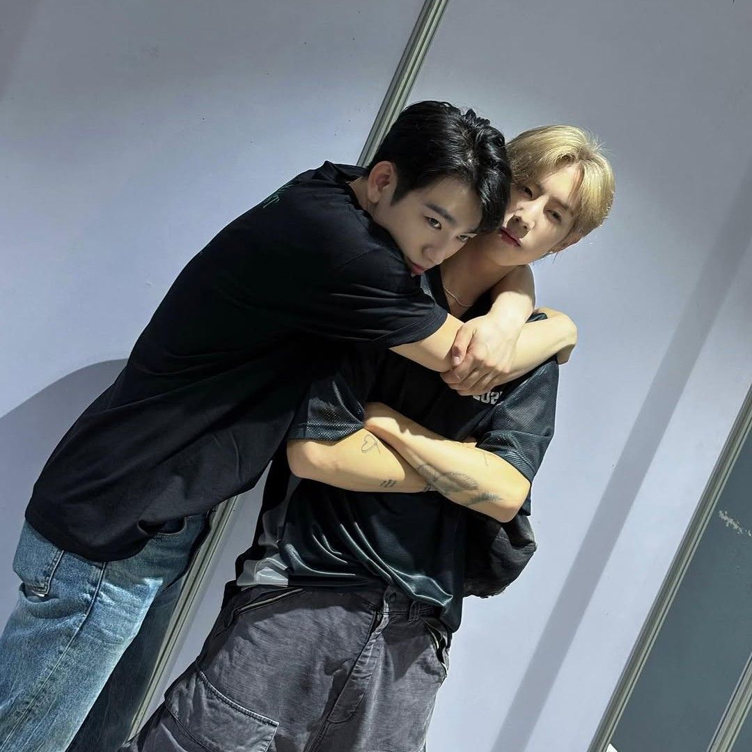 Behind-the-scenes cut of Park Jinyoung