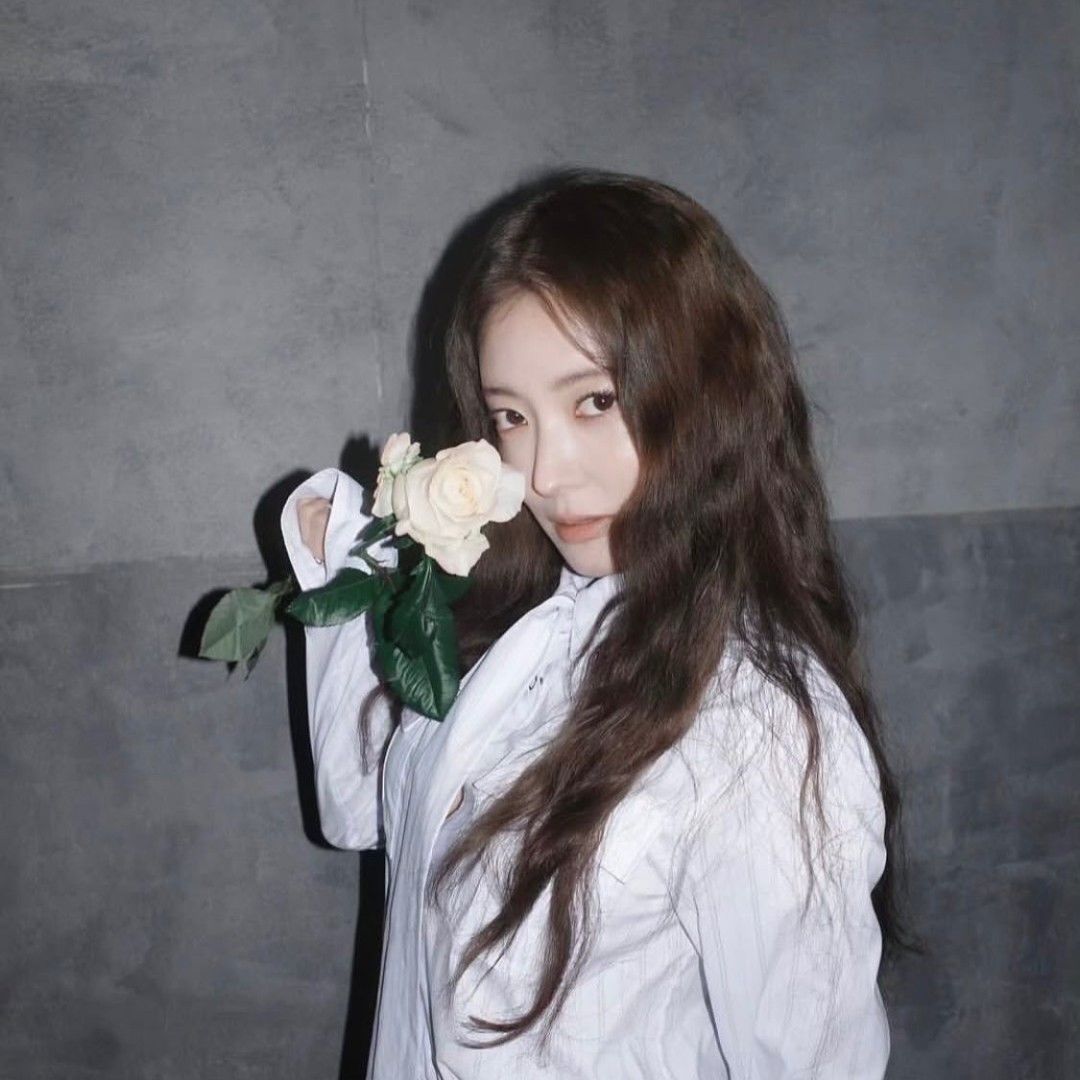 Behind-the-scenes cut of Lee Seyoung