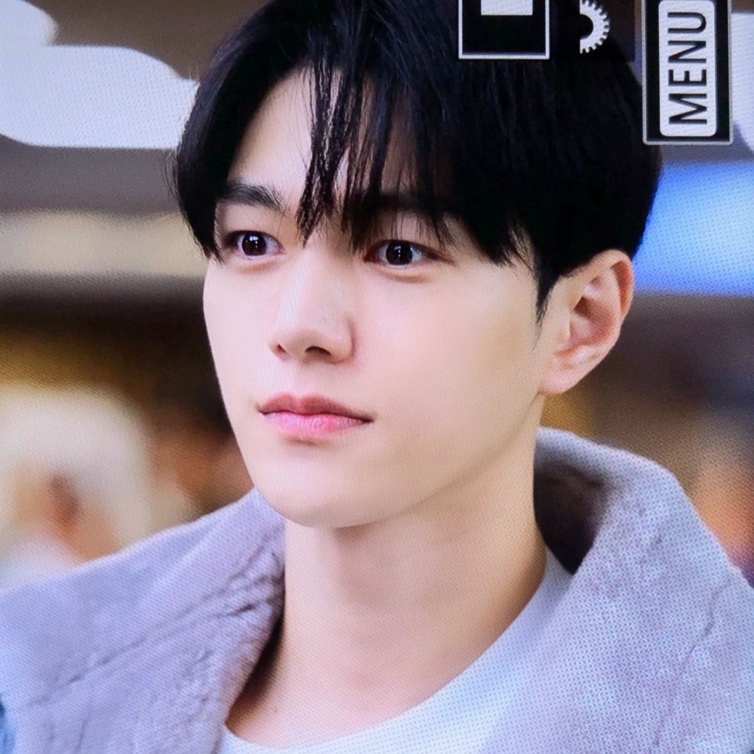 A moment captured by a fan of Kim Myungsoo (L)