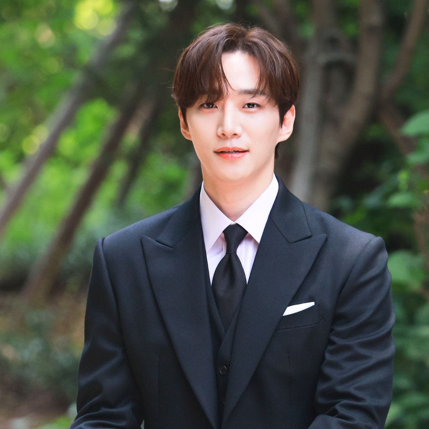 Behind-the-scenes cut of Lee Junho