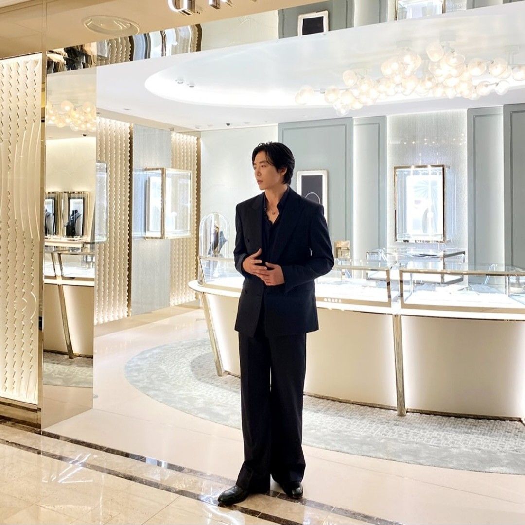 Behind-the-scenes cut of Kim Jaewook