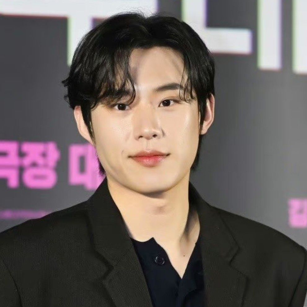 Behind-the-scenes cut of Kim Sungcheol