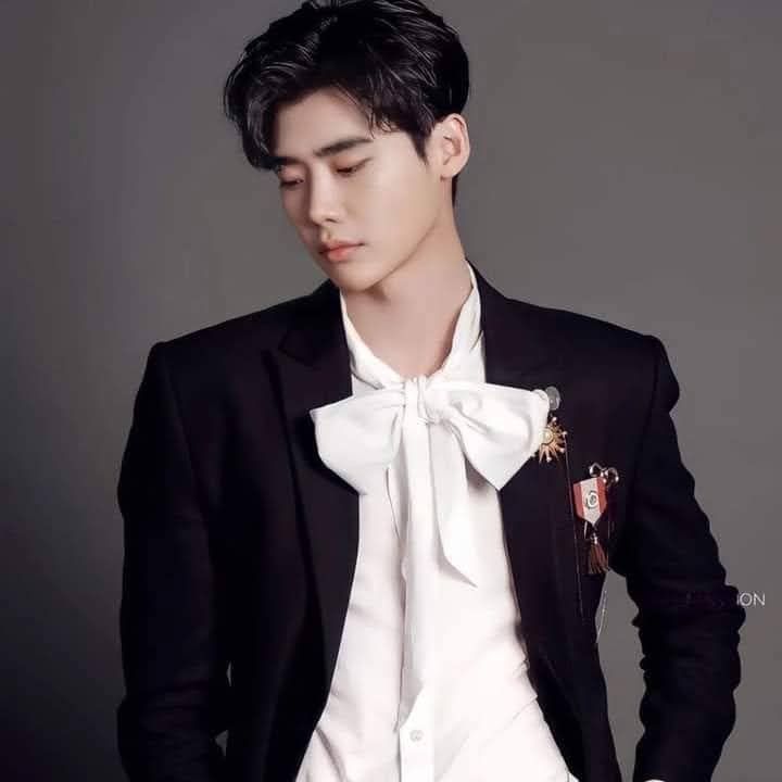 Recent activity shot of Lee Jongsuk