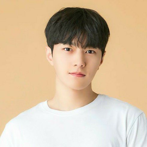 Recent activity shot of Kim Myungsoo (L)