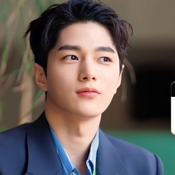 Latest photo of Kim Myungsoo (L)