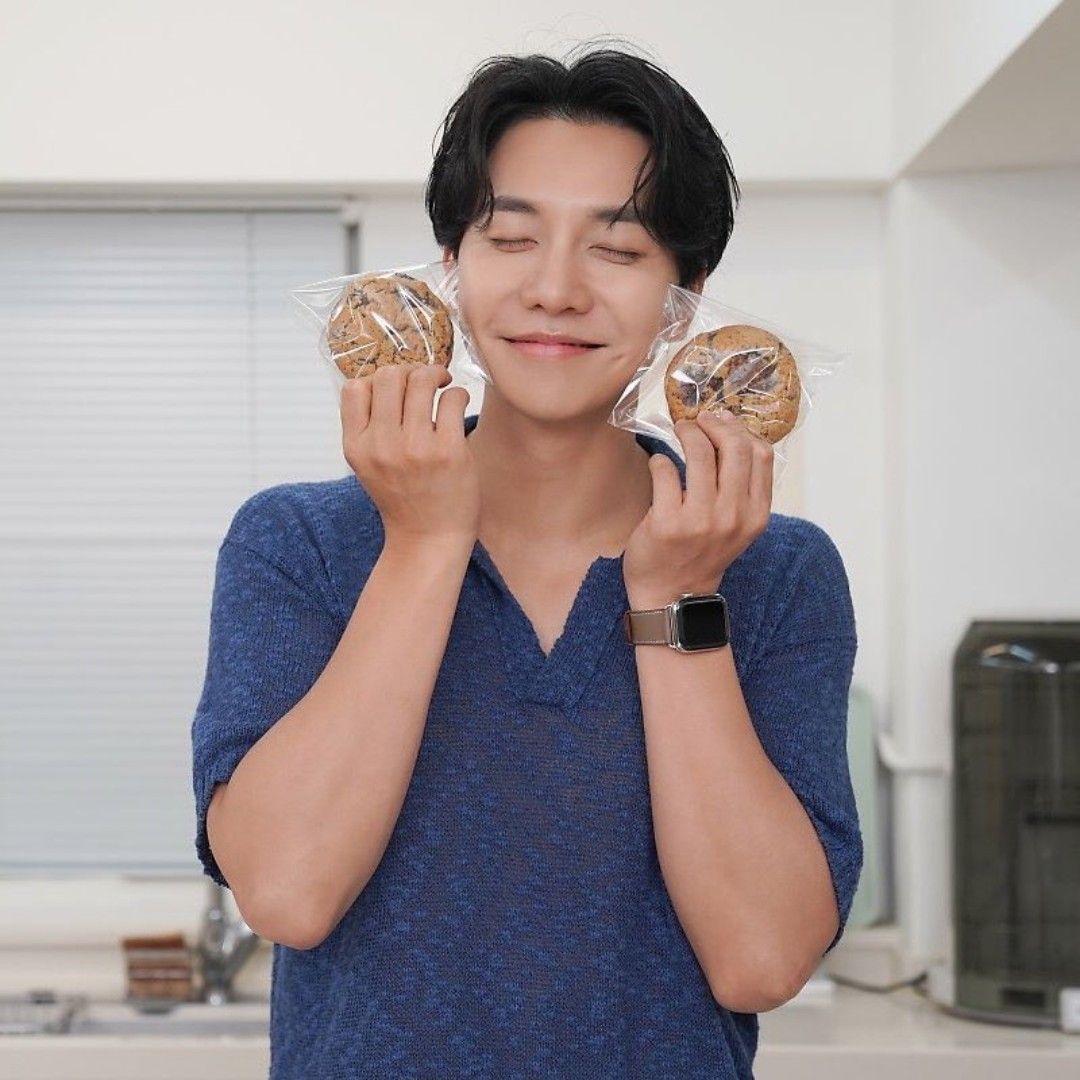 Behind-the-scenes cut of Lee Seunggi