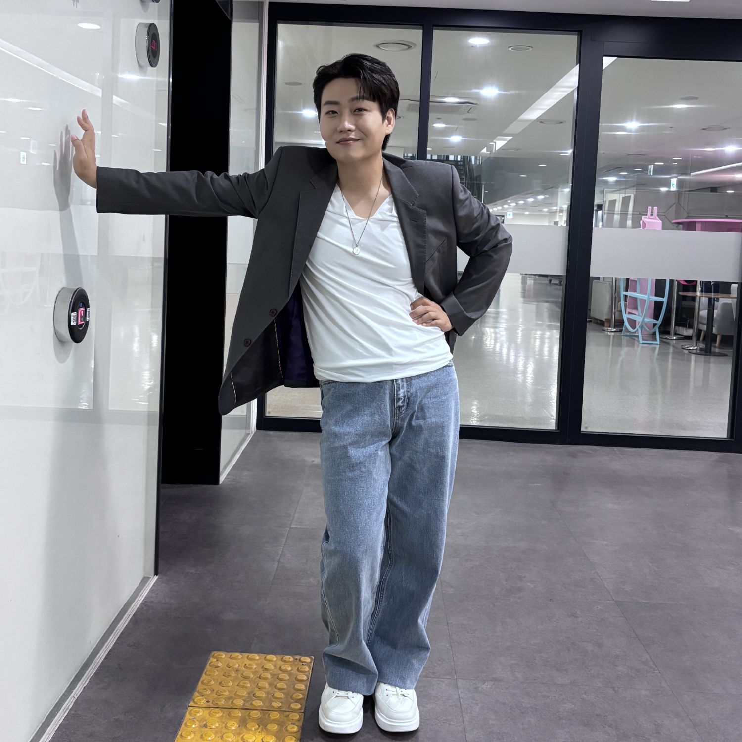 A moment captured by a fan of Min Soohyun