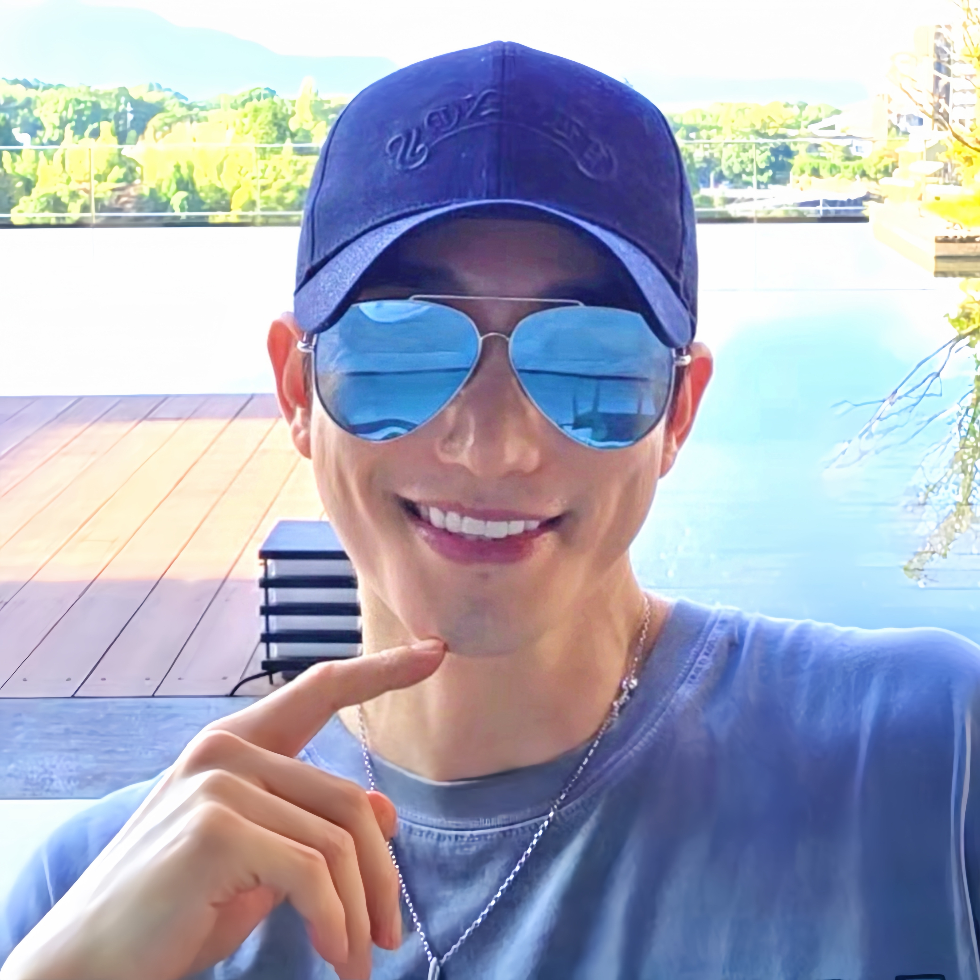 Behind-the-scenes cut of Park Sihoo