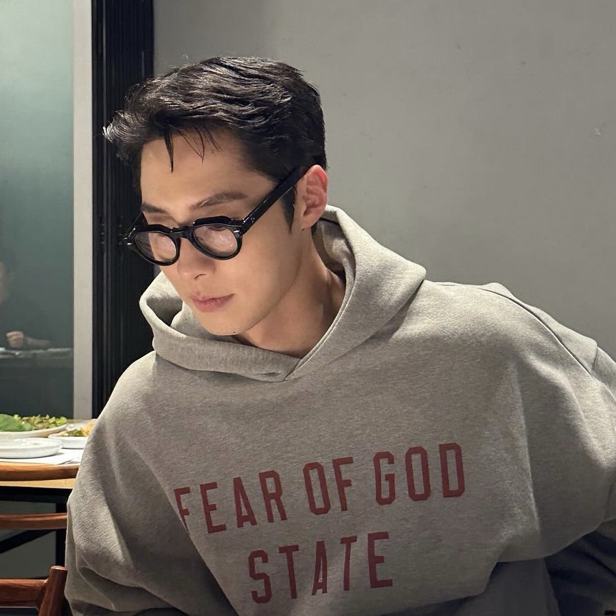A moment captured by a fan of Lee Jaewook
