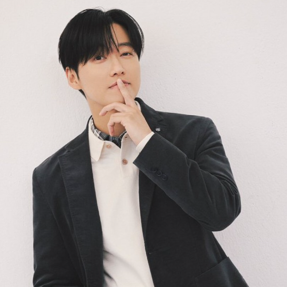 Behind-the-scenes cut of Namkoong Min