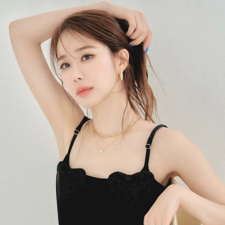 Recent activity shot of Yoo Inna