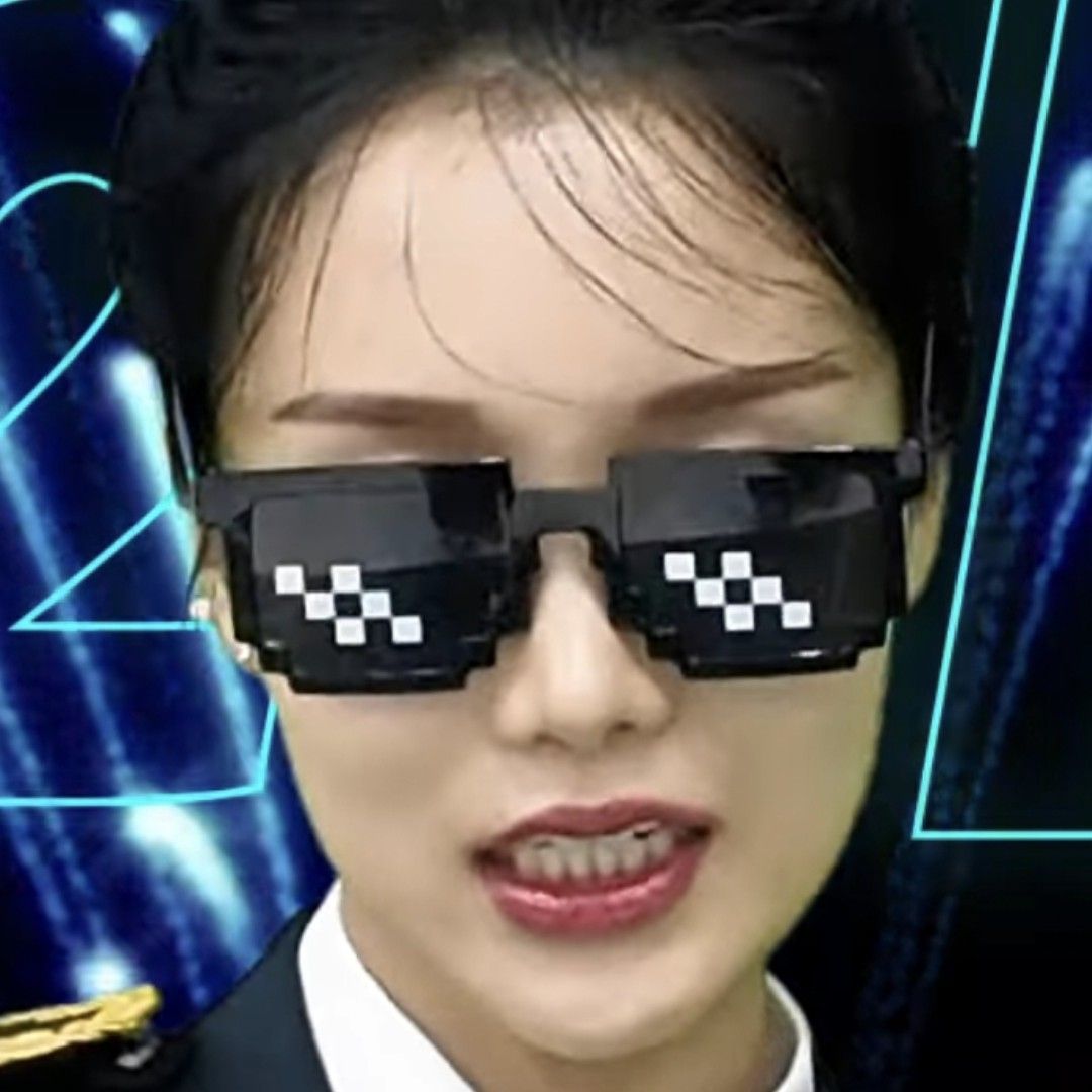 Behind-the-scenes cut of Kim Soyeon (2004)