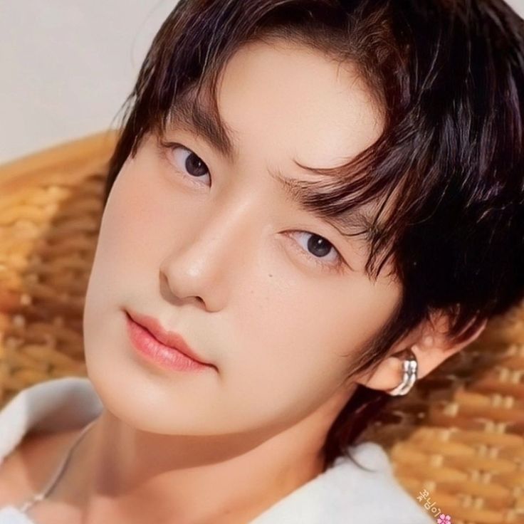 Behind-the-scenes cut of Lee Joongi