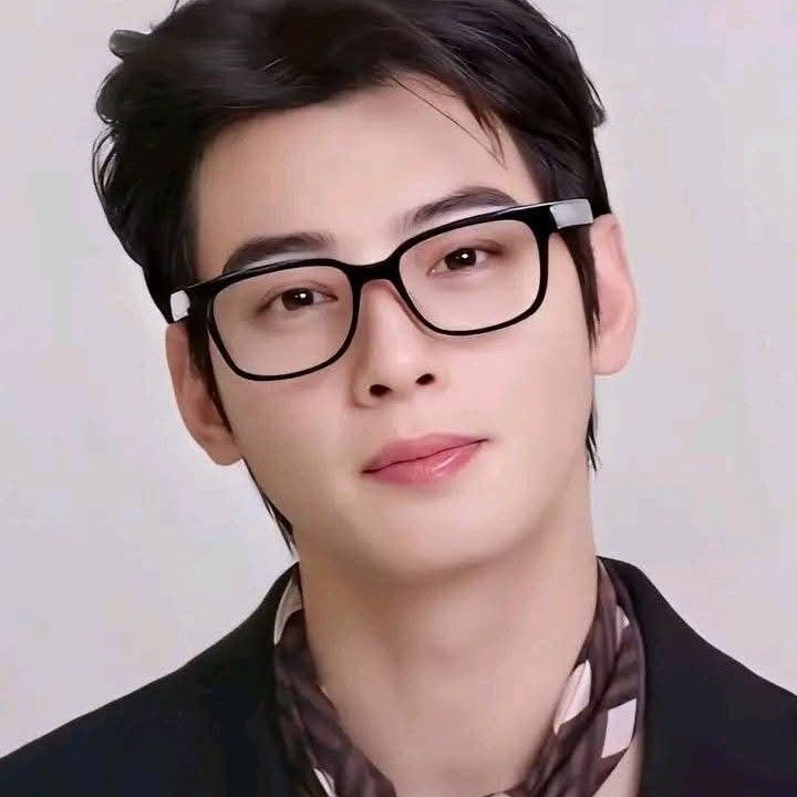 Latest photo of Cha Eunwoo