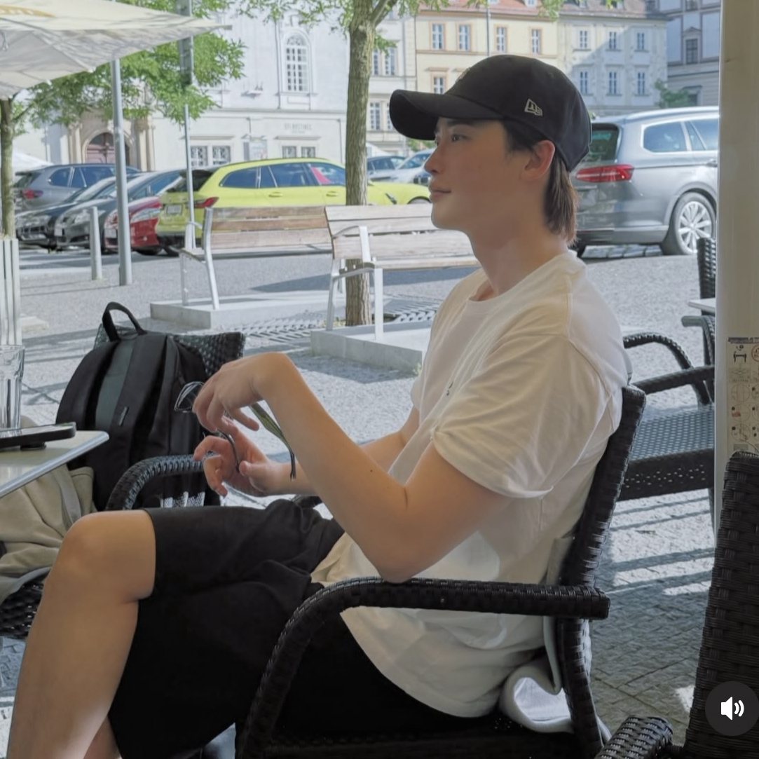 Recent activity shot of Lee Jongsuk