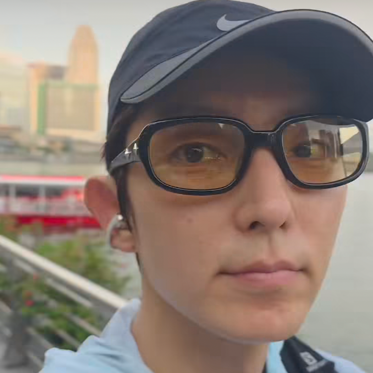 Behind-the-scenes cut of Lee Joongi