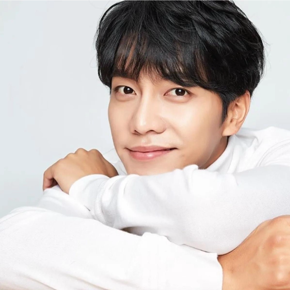 Behind-the-scenes cut of Lee Seunggi