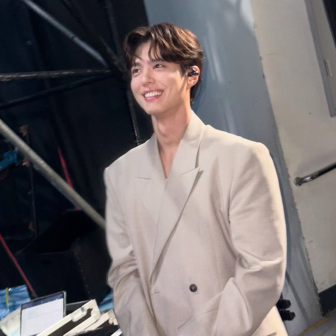 A moment captured by a fan of Park Bogum