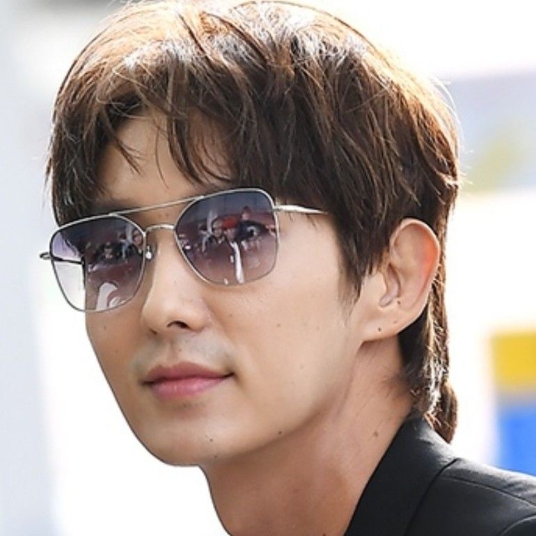 Behind-the-scenes cut of Lee Joongi