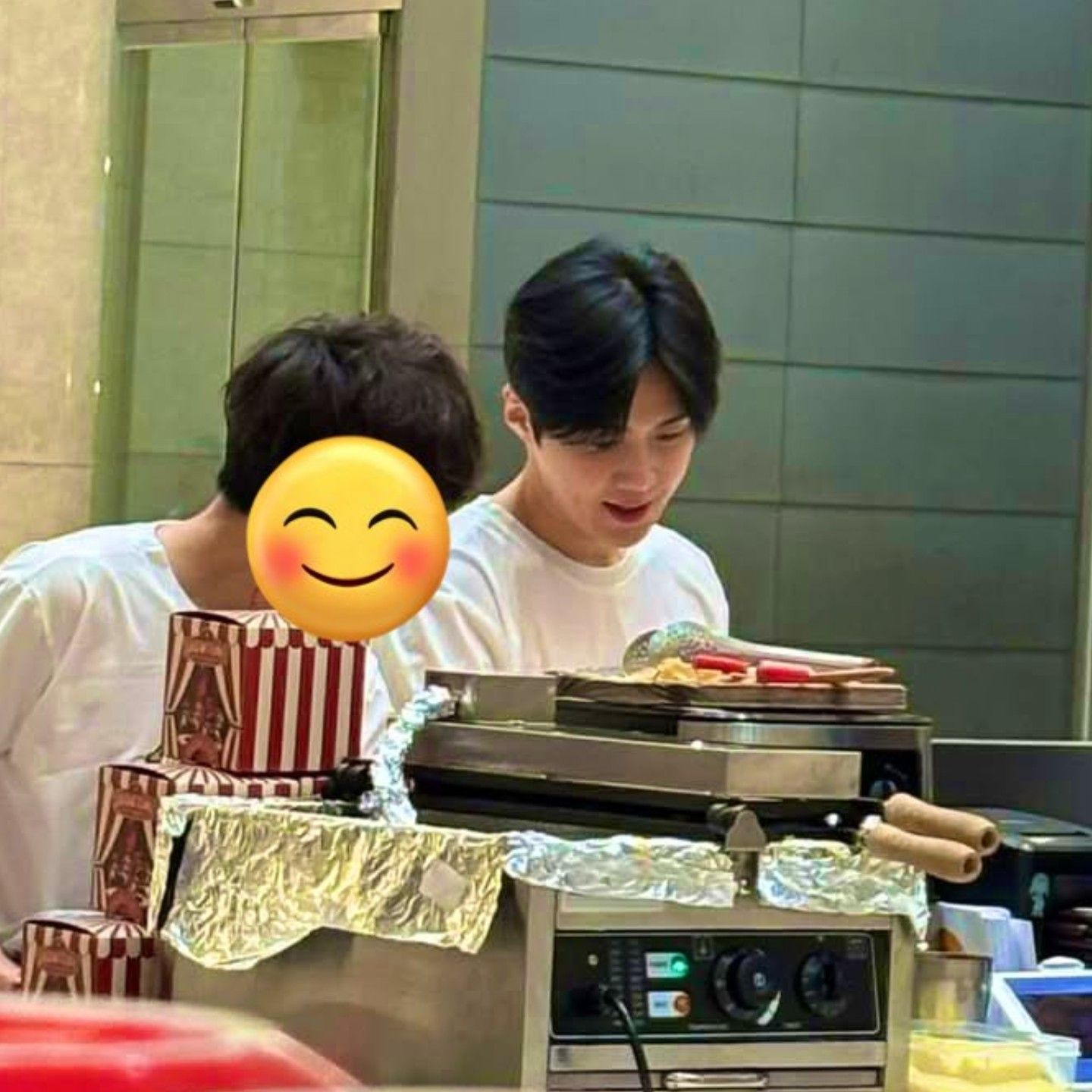 A moment captured by a fan of Kim Seonho