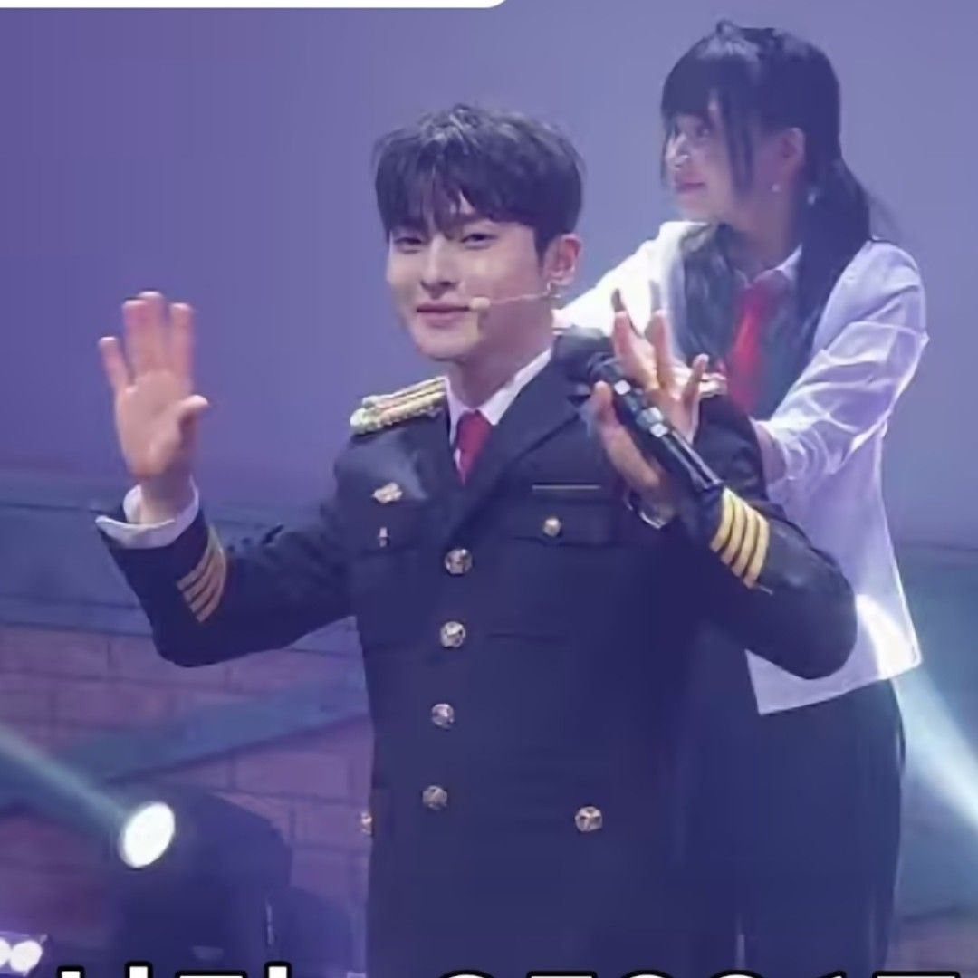 A moment captured by a fan of Seong Ri